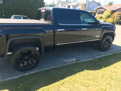 Selling my 2015 GMC Sierra Crew Cab, 1500, All Terrain Edition 4x4, fully loaded, low kilometres, on...