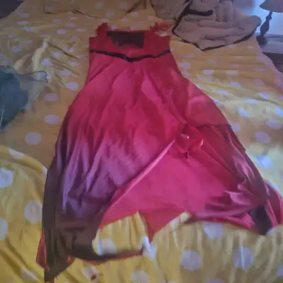 Costume L avec petit trou, View more