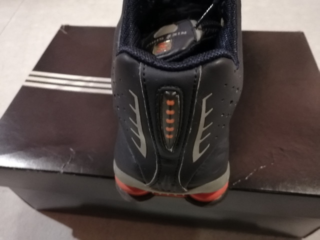 Nike Shox R4 301 Dark BLue Orange Running Shoes - Men's Size 9 in Men's Shoes in Markham / York Region - Image 3