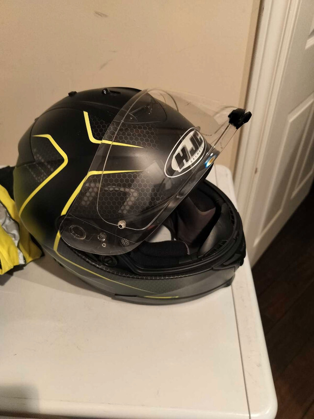 HJC  IS-17 MOTORCYCLE HELMET  in Road in Oakville / Halton Region