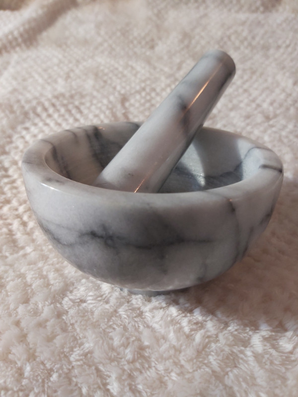 Good Condition! Heavy White & Grey Marble Mortar & Pestle in Health & Special Needs in Saint John - Image 2
