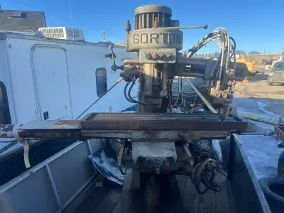 Gorton 3 phase milling machine. Comes with 3phase hydraulic tank/pump. Located west end of Edmonton....