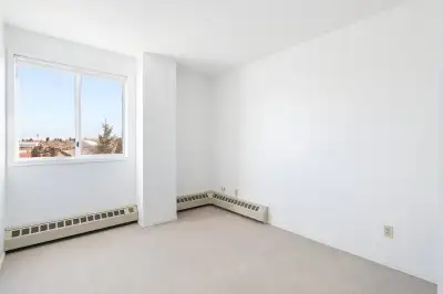 Room with Private Bathroom in 2Bed 2Bath Condo (Female only)