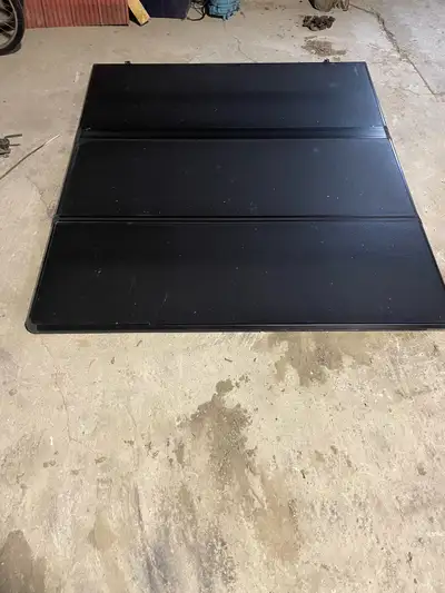 Extang 6 foot solid fold tonneau off Ford F150 good condition