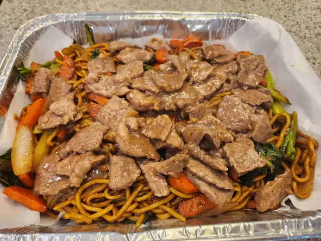 Party tray stir fry noodles  in Hobbies & Crafts in Cambridge - Image 2