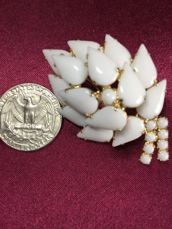 Vintage Milk Glass Stone Brooch from 1950's in Jewellery & Watches in Medicine Hat - Image 2