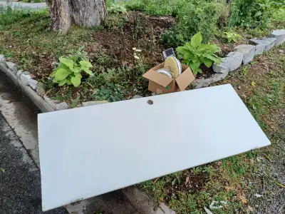Free Stuff - Door, Light Fixtures, Keyboard, View more
