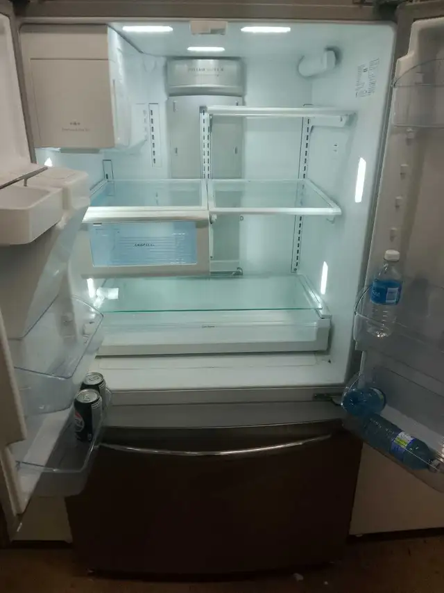 Frigidaire refrigerator 36" in Refrigerators in Kitchener / Waterloo - Image 4