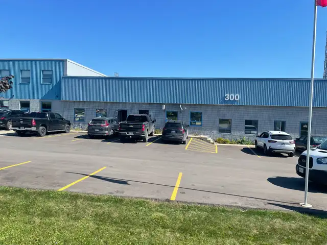 2,000 SF Warehouse & Office Space for Lease in Commercial & Office Space for Rent in Kitchener / Waterloo - Image 2