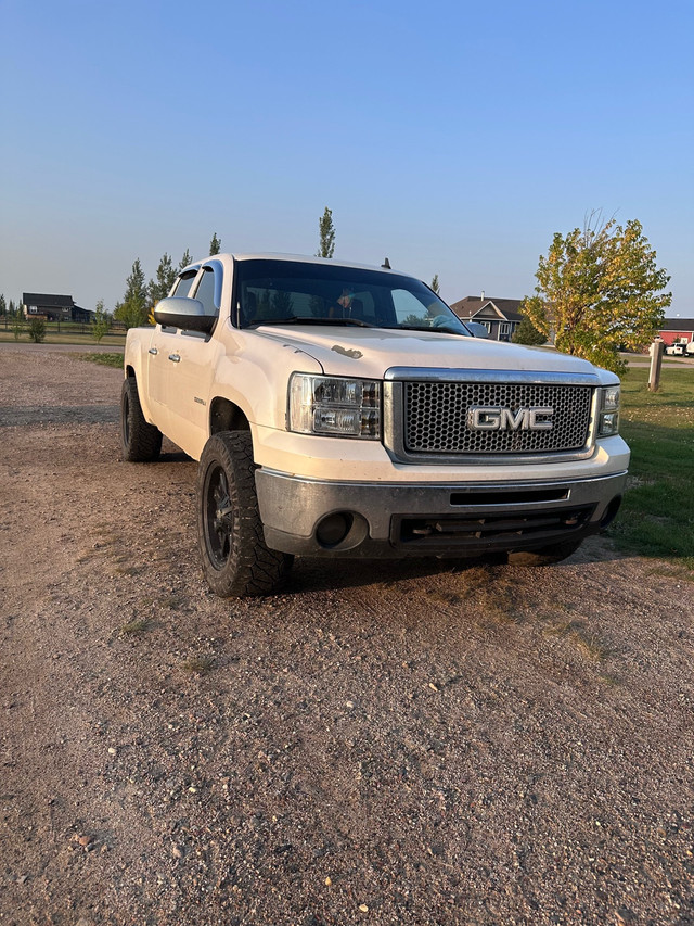 2011 GMC Sierra Denali in Cars & Trucks in Edmonton