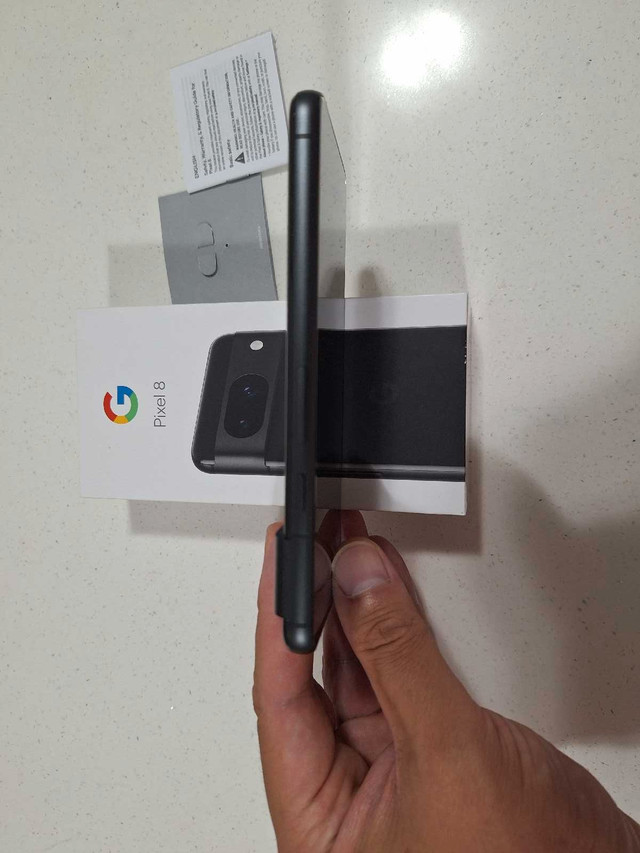 Google Pixel 8 128GB - Obsidian smart phone in Cell Phones in Barrie - Image 3