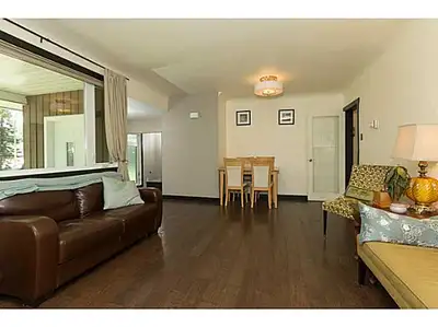 Room for rent. Available immediately .close to university and bonnie doon mall.Free highspeed networ...