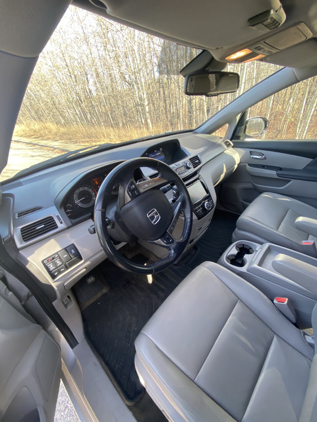 2015 Honda Odyssey Touring - Original Owners in Cars & Trucks in Edmonton - Image 3