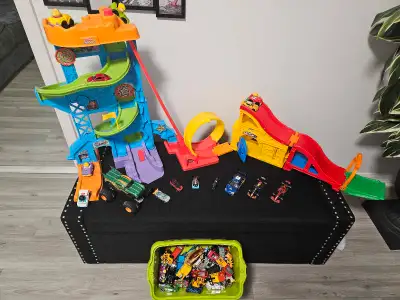 Lot circuits & voitures – Fisher-Price / Hot Wheels Ensemble comprenant : 2 circuits interactifs : G...