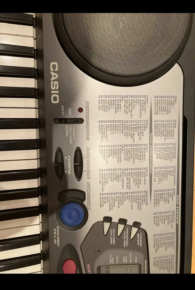  Electric keyboard by Casio in Pianos & Keyboards in Laval / North Shore - Image 4