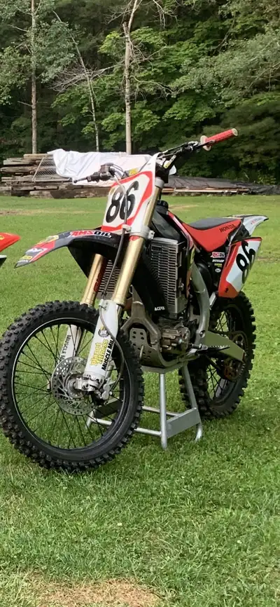Selling my 2007 CRF 450R. Owned the bike for 16 years. Brand new tires. Brand new clutch. Brand new...