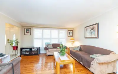 3 Bedrooms Main Floor for Rent in Malton, Mississauga - Separate Entrance + 1 Parking Clean, spaciou...