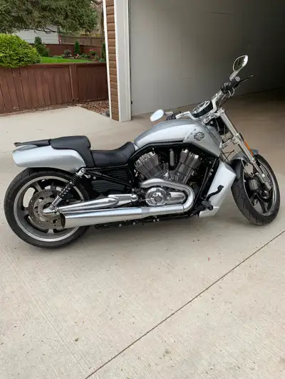 Selling my 2009 Harley Davidson V-Rod Muscle, a powerful and iconic cruiser that is in great conditi...