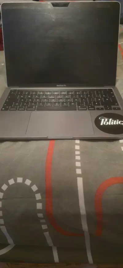 MacBook pro 2020 M1 8GB 13", View more