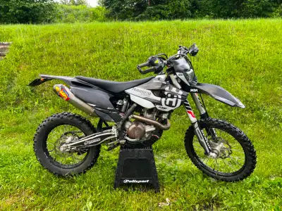 Husqvarna FE501S 2015 La moto a été entièrement remise à neuf en 2024. Elle a parcouru environ 7,000...