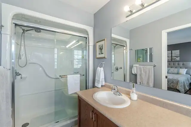 3 bedroom house for rent in Long Term Rentals in Mississauga / Peel Region - Image 7