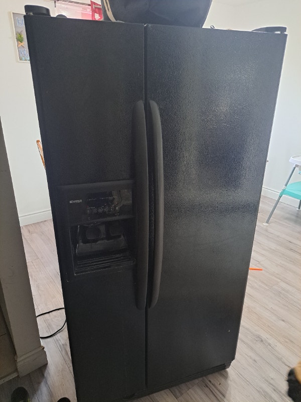 Kenmore fridge/freeze Refrigerators Windsor Region Kijiji