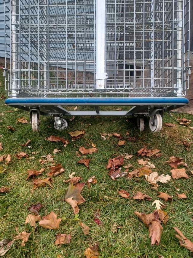 Large metal Security cage with 4 shelves for sale in Industrial Shelving & Racking in Ottawa - Image 4