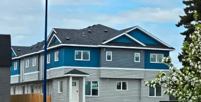 Luxury 2 Bedroom townhouse close to LRT station