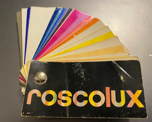 Roscolux lighting filter swatch book in Cameras & Camcorders in City of Montréal - Image 3
