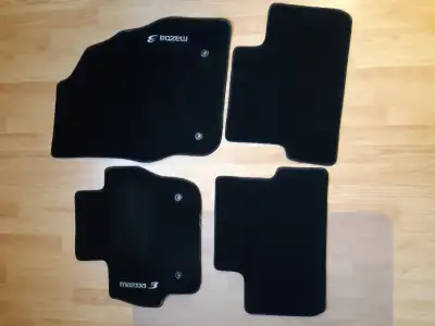Ensemble de 4 tapis (2 en avant et 2 en arrière) d’origine Mazda 3 fait sur les modèles des années 2...