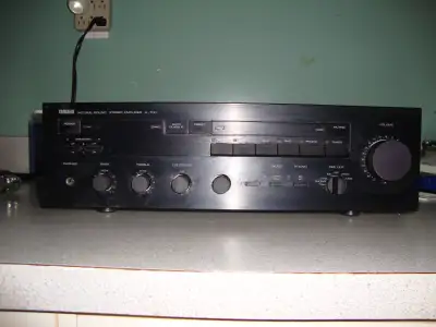 Amplificateur Hi-Fi Yamaha A-700 $150.00, View more