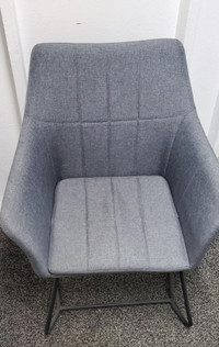 Chaise de bureau grise en tissu - très bon état