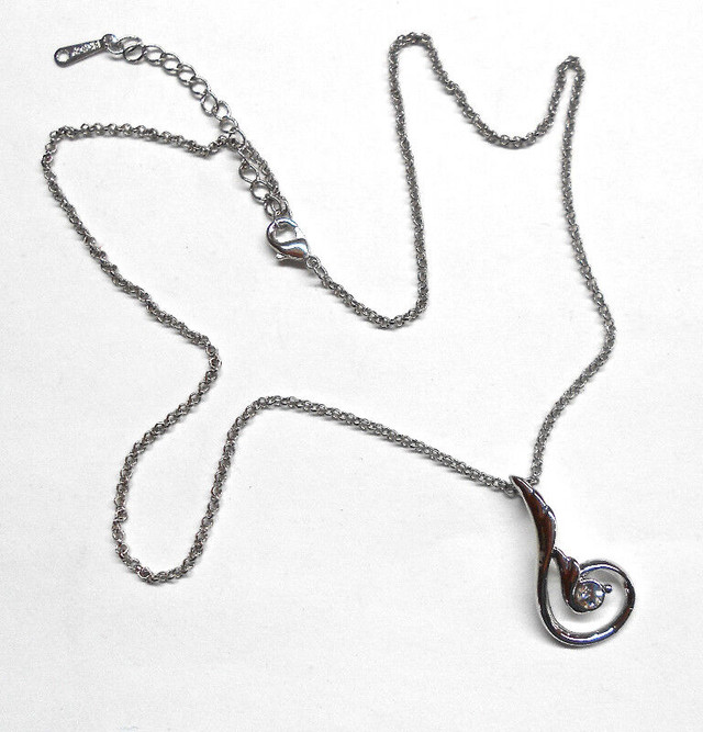 Bijoux, colliers, pendentifs et chaînes, plusieurs modèles dans Bijoux et montres  à Lanaudière - Image 2