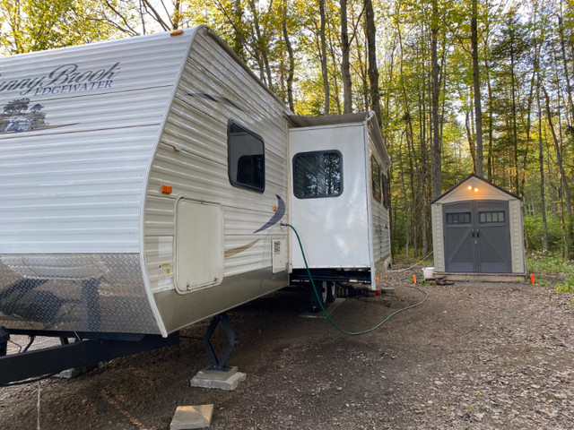 Roulotte 33'6'' SunnyBrook Edgewater 2012, tres bonne condition dans Caravanes classiques  à Ville de Québec - Image 2