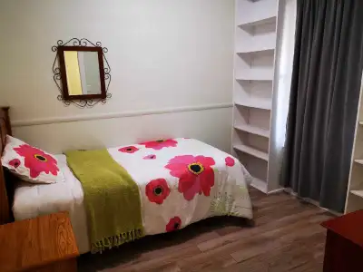 Beautiful finished rooms near U of W & Riverside