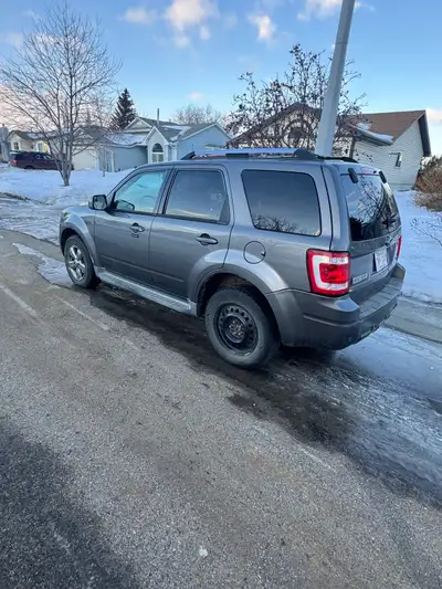 2010 Ford Escspe, 189,000 kms. Fully loaded power windows, locks, sunroof, leather seats. Behe is in...