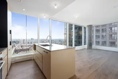 4½ — 2 chambres, 2 salles de bain complètes — 20e étage, vue panoramique sud — Solstice, 1020 rue de...