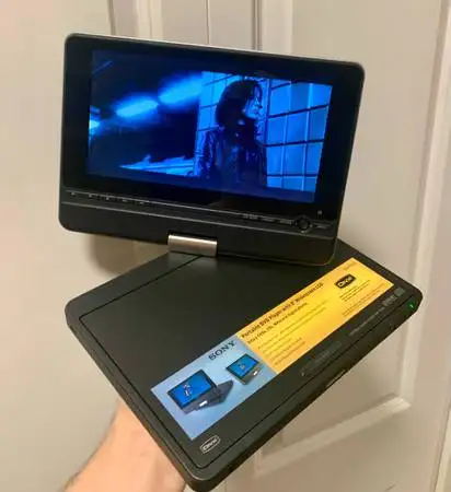 Sony DVP-FX815 Portable DVD Player 8" Widescreen LCD in General Electronics in Burnaby/New Westminster - Image 6