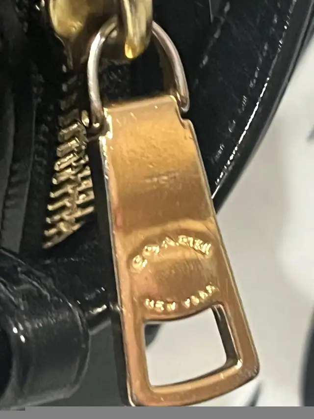 Vintage Boutique Quality Black Leather Coach Bag in Women's - Bags & Wallets in City of Toronto - Image 6