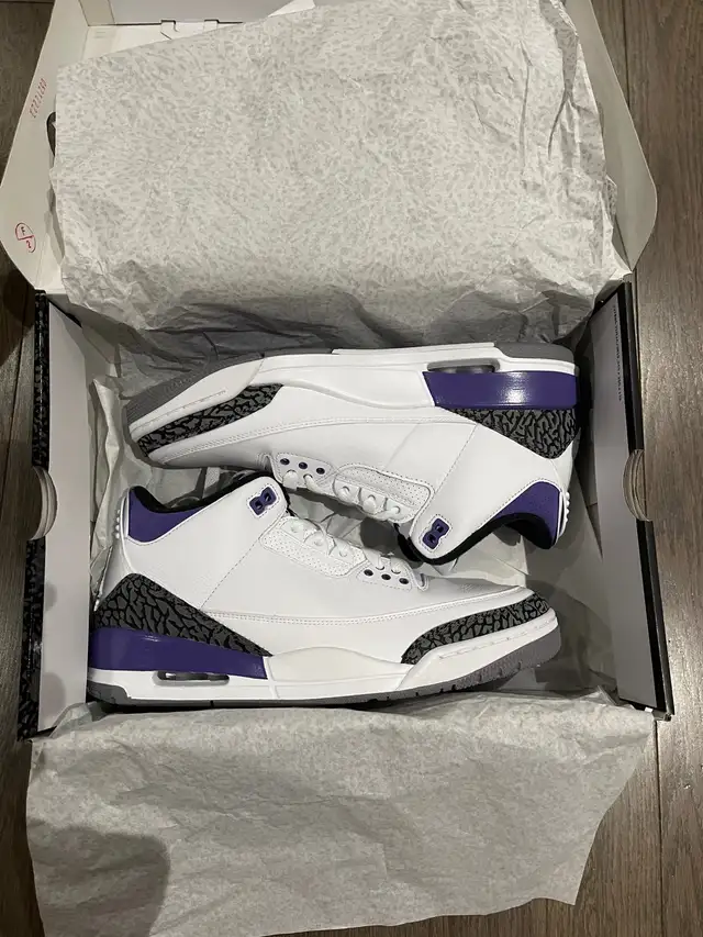 DS Nike Jordan 3, Dark Iris, size 10.5 in Men's Shoes in City of Toronto - Image 2