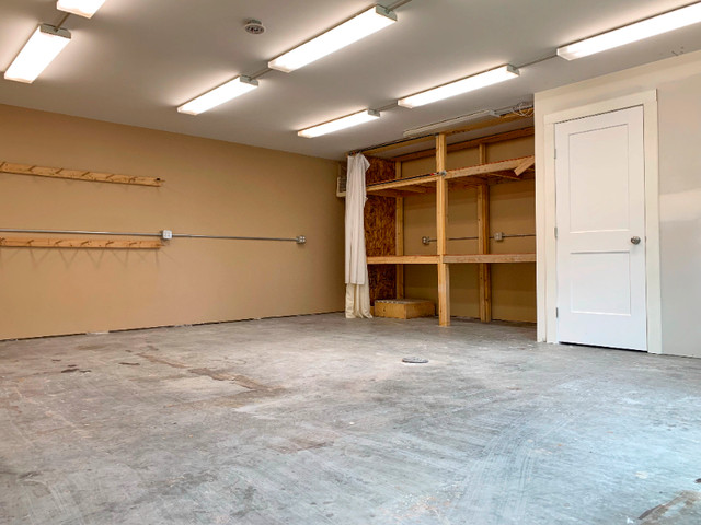 Large Artist Space in Whistle Bend in Long Term Rentals in Whitehorse - Image 4