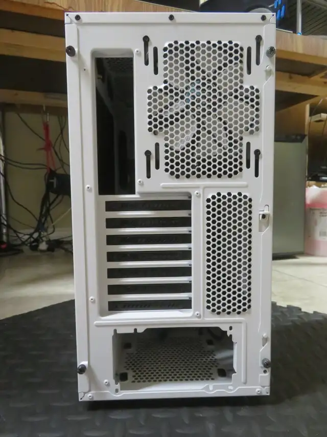 Fractal Design Define R5 Computer Case (White, solid panel) in System Components in St. Catharines - Image 10