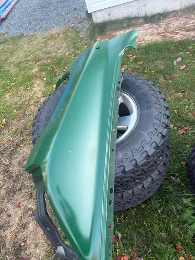 02-05 dodge passenger fender