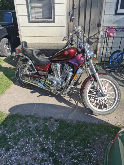 1986 Suzuki intruder 750 clean bike runs great new battery cleaned carb bike has been looked through...