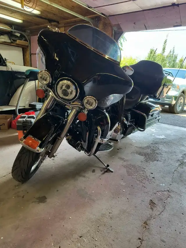 2005 Electra glide ultra classic in Touring in Regina - Image 3