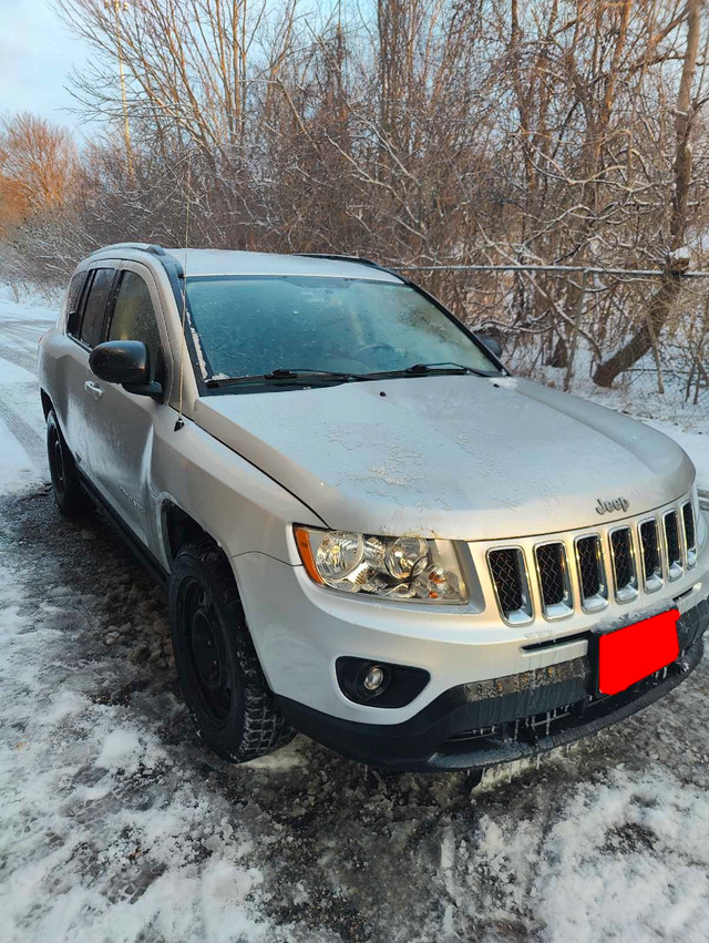 4x4 2011 Jeep Compass  in Cars & Trucks in Kitchener / Waterloo - Image 2