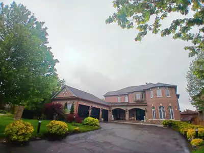 2-Bedroom Walkout Apartment(With All Utilities & Indoor Parking)