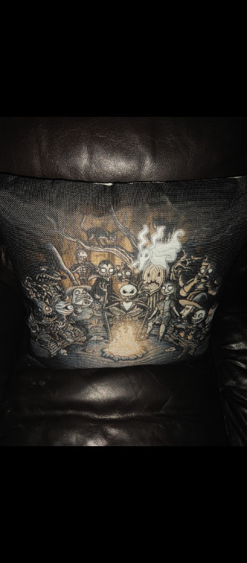 THE NIGHTMARE BEFORE CHRISTMAS - GOTH/HORROR -  PILLOW in Arts & Collectibles in Edmonton - Image 3