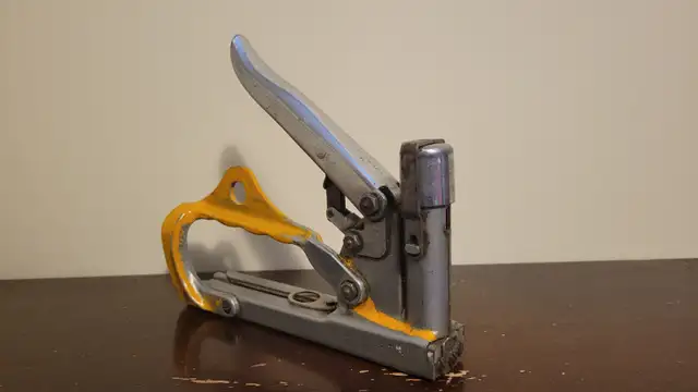 Vintage Kling-Tite Shop Stapler in Hand Tools in Dartmouth - Image 2