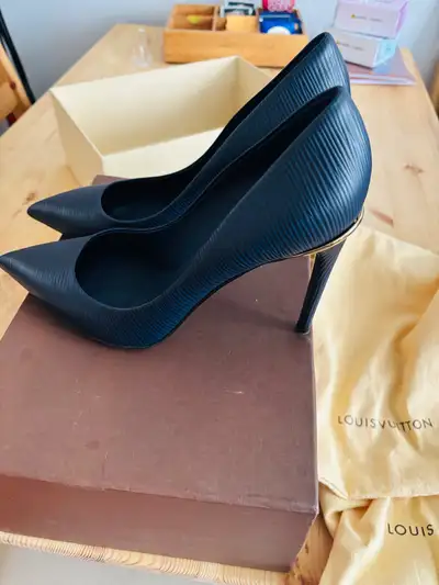Like new, size 41